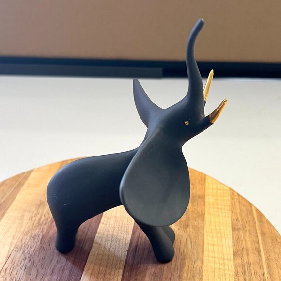 Very Rare Hollóháza Porcelain Specially Crafted & Hand-Painted Elephant Figurine - Picture 3 of 16